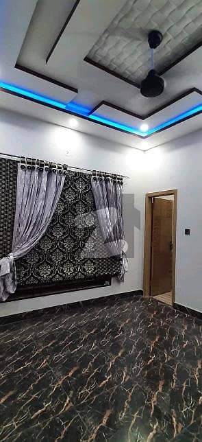 کینال ویو ہاؤسنگ سکیم گوجرانوالہ میں 5 کمروں کا 10 مرلہ مکان 85.0 ہزار میں کرایہ پر دستیاب ہے۔