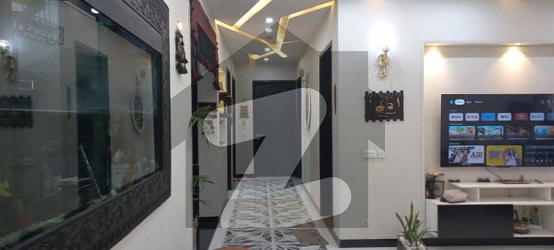 ڈی ایچ اے فیز 7 - بلاک زیڈ2 ڈی ایچ اے فیز 7,ڈیفنس (ڈی ایچ اے),لاہور میں 9 کمروں کا 1 کنال مکان 7.75 کروڑ میں برائے فروخت۔