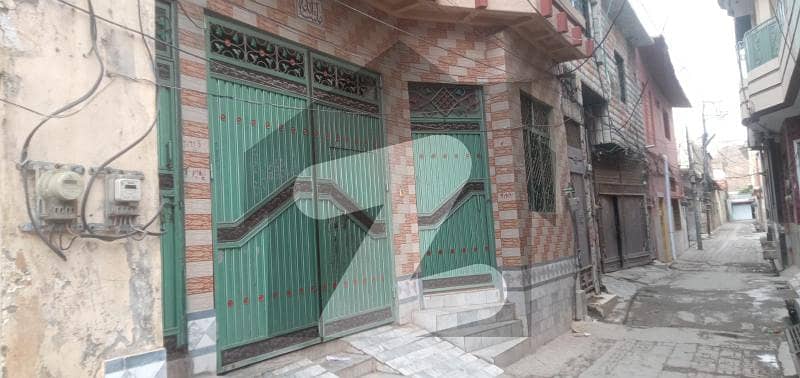گلبرگ پشاور میں 3 کمروں کا 3 مرلہ زیریں پورشن 30.0 ہزار میں کرایہ پر دستیاب ہے۔