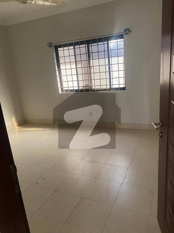 جاوید شاہد روڈ ایبٹ آباد میں 5 کمروں کا 6 مرلہ مکان 2.25 کروڑ میں برائے فروخت۔