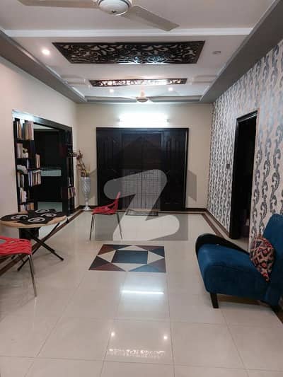 کلفٹن ۔ بلاک 9 کلفٹن,کراچی میں 3 کمروں کا 8 مرلہ فلیٹ 3.2 کروڑ میں برائے فروخت۔