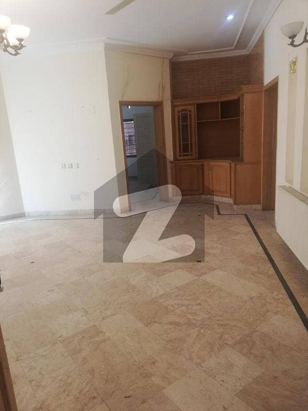 E11 House Available For Rent E11 House Available For Rent