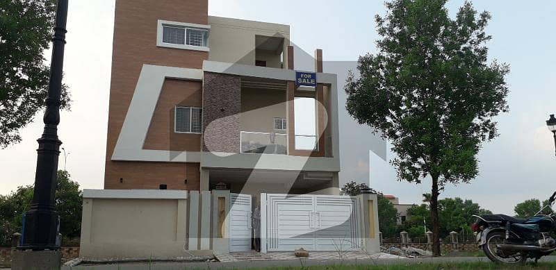 10 MARLA HOUSE UPPER PORTIN AVAILABLE FOR RENT IN SECTOR M5