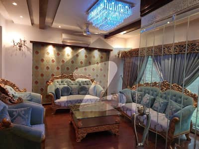 ڈی ایچ اے فیز 4 ڈیفنس (ڈی ایچ اے),لاہور میں 5 کمروں کا 1 کنال مکان 4.35 لاکھ میں کرایہ پر دستیاب ہے۔