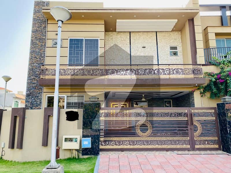 بحریہ ٹاؤن فیز 6 بحریہ ٹاؤن راولپنڈی,راولپنڈی میں 5 کمروں کا 12 مرلہ مکان 6.25 کروڑ میں برائے فروخت۔