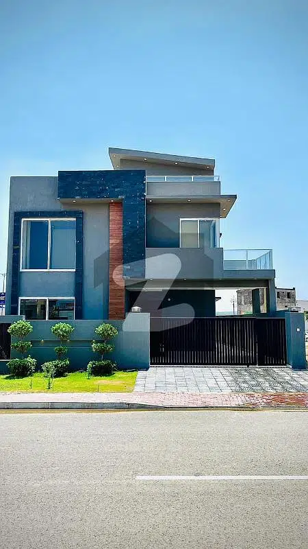 10 Marla Beautiful Modern House For Sale!