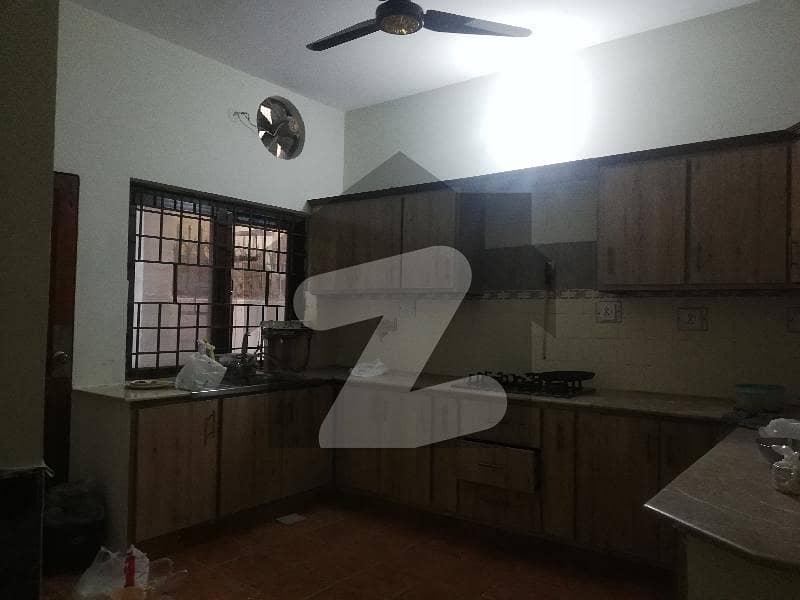 گلستان کالونی راولپنڈی میں 3 کمروں کا 8 مرلہ مکان 2.9 کروڑ میں برائے فروخت۔