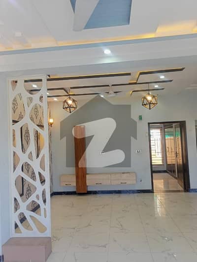 بحریہ آرچرڈ لاہور میں 2 کمروں کا 5 مرلہ بالائی پورشن 28.0 ہزار میں کرایہ پر دستیاب ہے۔