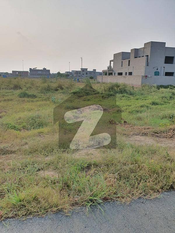 ڈی ایچ اے فیز 7 - بلاک یو فیز 7,ڈیفنس (ڈی ایچ اے),لاہور میں 1 کنال رہائشی پلاٹ 3.2 کروڑ میں برائے فروخت۔