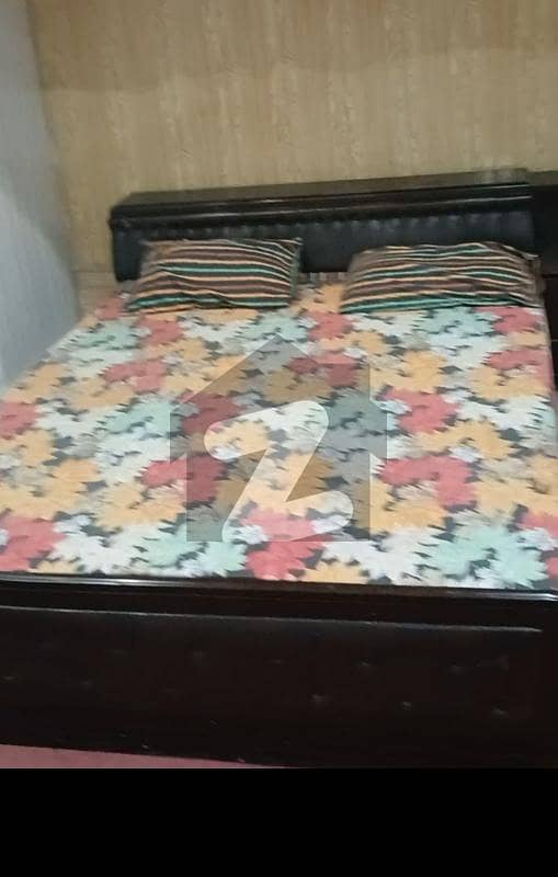 ماڈل ٹاؤن لاہور میں 1 کمرے کا 5 مرلہ کمرہ 35.0 ہزار میں کرایہ پر دستیاب ہے۔