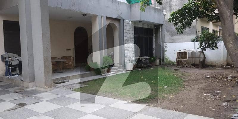 کینال ویو بلاک بی کینال ویو,لاہور میں 6 کمروں کا 1 کنال مکان 5.2 کروڑ میں برائے فروخت۔