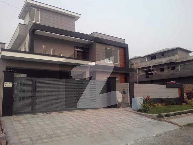 1 KANAL WELL MAINTAINED, SLIGHTLY USED HOUSE IN A REASONABLE PRICE IS AVAILABLE FOR SALE ON TOP LOCATION OF TARIQ GARDENS NEAR WAPDA TOWN PHASE1 LAHORE