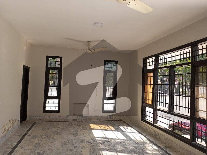 333 Sq yard Front House For Rent In F10