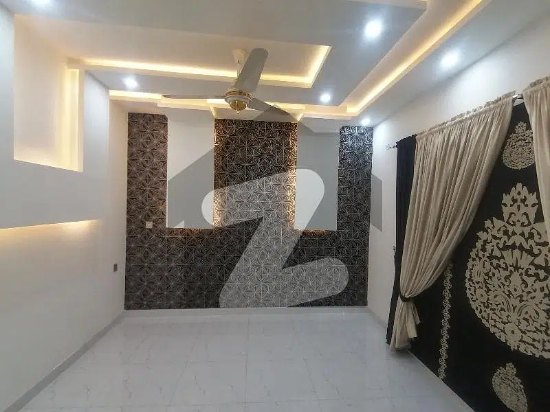 10 Marla Spacious House Is Available In
Canal View Housing Scheme
For rent