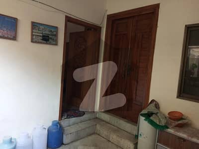 احمد آباد فیصل آباد میں 5 کمروں کا 4 مرلہ مکان 1.3 کروڑ میں برائے فروخت۔