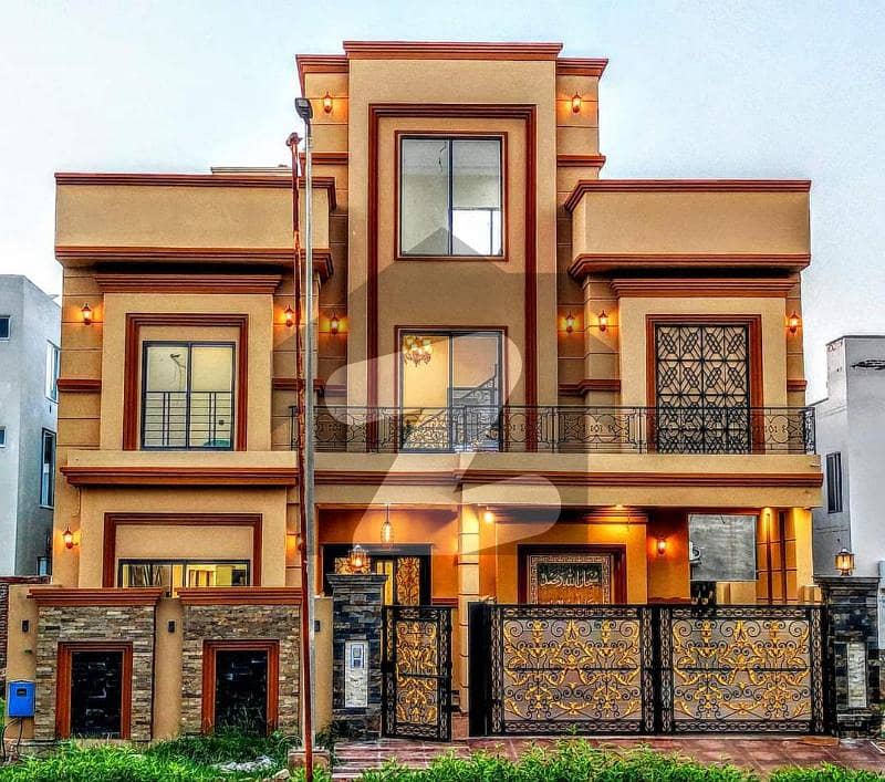 12 marla beautiful house for sale in royal Orchid multan