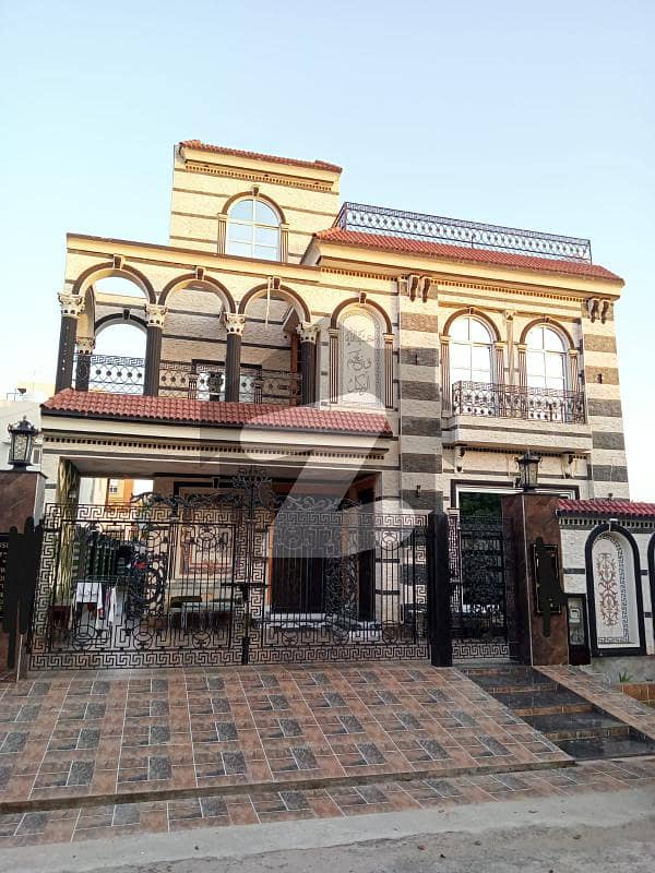 نیو لاهور سٹی لاہور میں 5 کمروں کا 10 مرلہ مکان 3.75 کروڑ میں برائے فروخت۔