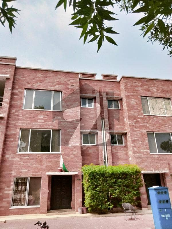 بحریہ ایجوکیشن اینڈ میڈیکل سٹی لاہور میں 2 کمروں کا 5 مرلہ فلیٹ 34.0 لاکھ میں برائے فروخت۔