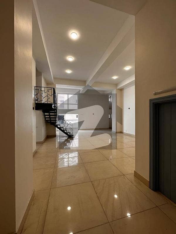 کلفٹن ۔ بلاک 7 کلفٹن,کراچی میں 8 کمروں کا 1 کنال فلیٹ 9.8 کروڑ میں برائے فروخت۔