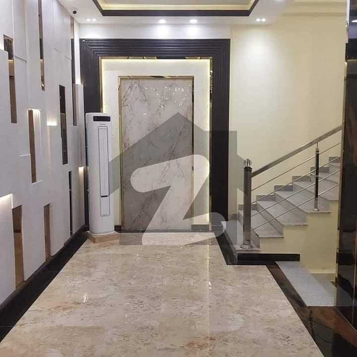 شاہراہِ فیصل کراچی میں 4 کمروں کا 13 مرلہ فلیٹ 1.7 لاکھ میں کرایہ پر دستیاب ہے۔