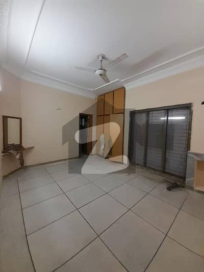 10 Marla 3 Bed Upper Portion Peaceful Location Of Gulberg