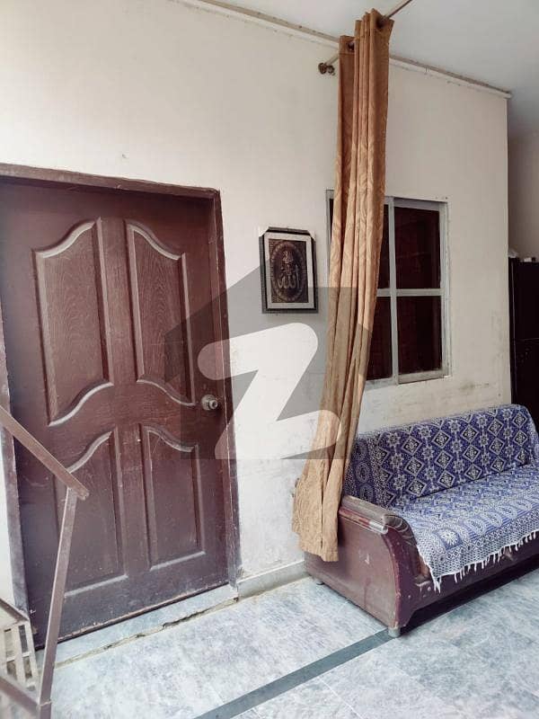 کالج روڈ لاہور میں 7 کمروں کا 6 مرلہ مکان 2.6 کروڑ میں برائے فروخت۔