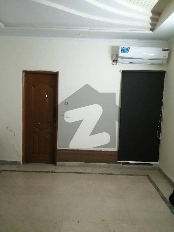 جوہر ٹاؤن فیز 2 - بلاک کیو جوہر ٹاؤن فیز 2,جوہر ٹاؤن,لاہور میں 5 کمروں کا 8 مرلہ مکان 1.5 لاکھ میں کرایہ پر دستیاب ہے۔
