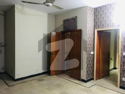 نیو سُپر ٹاؤن لاہور میں 3 کمروں کا 5 مرلہ مکان 68.0 ہزار میں کرایہ پر دستیاب ہے۔