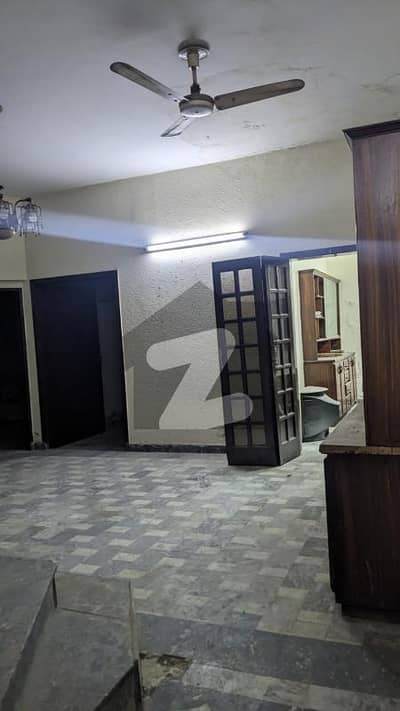 اویسیہ ہاؤسنگ سوسائٹی لاہور میں 3 کمروں کا 1 کنال مکان 1.3 لاکھ میں کرایہ پر دستیاب ہے۔