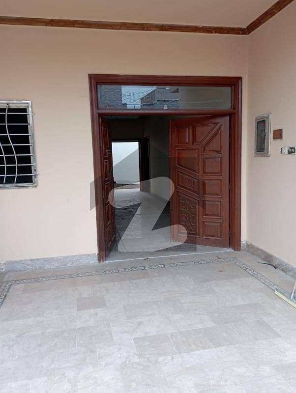 رحمان گارڈنز فیصل آباد میں 3 کمروں کا 8 مرلہ بالائی پورشن 32.0 ہزار میں کرایہ پر دستیاب ہے۔