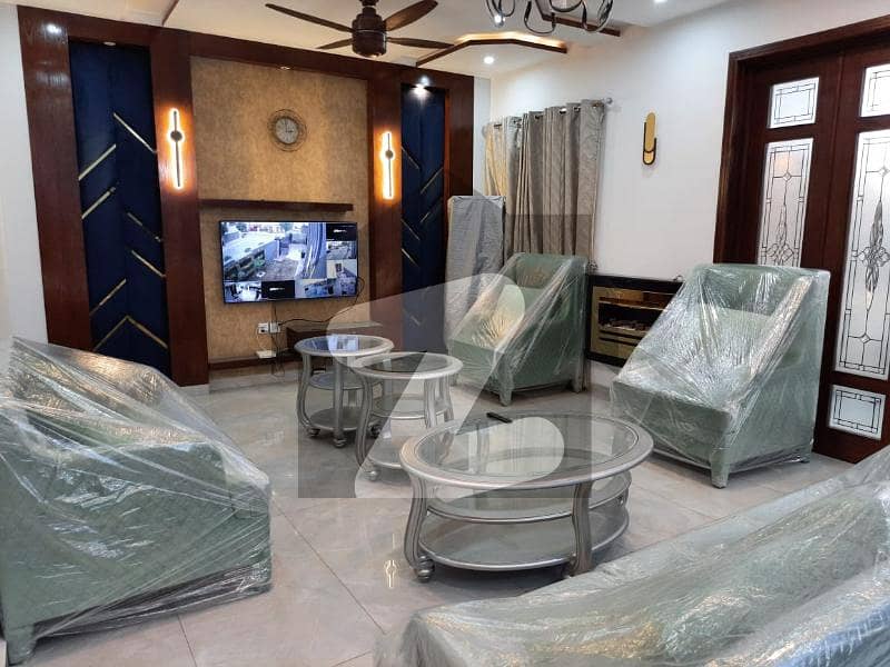 بحریہ ٹاؤن سیکٹر B بحریہ ٹاؤن,لاہور میں 5 کمروں کا 1 کنال مکان 9.0 کروڑ میں برائے فروخت۔