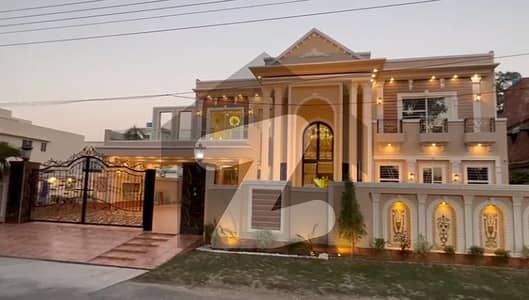این ایف سی 1 لاہور میں 6 کمروں کا 2 کنال مکان 13.5 کروڑ میں برائے فروخت۔