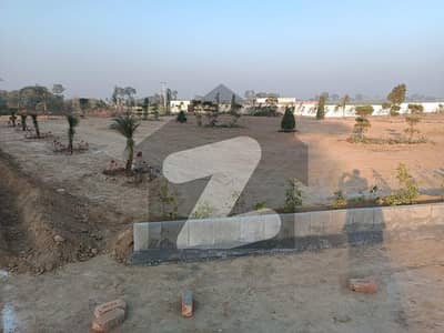 الپائن فارم ہاؤسز بی آر بی کینال روڈ,لاہور میں 8 کنال رہائشی پلاٹ 4.8 کروڑ میں برائے فروخت۔