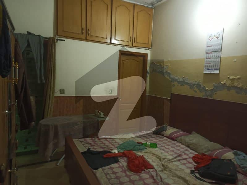 جوہر ٹاؤن لاہور میں 2 کمروں کا 5 مرلہ زیریں پورشن 42.0 ہزار میں برائے فروخت۔