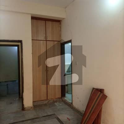 Single Room Flat Available For Rent