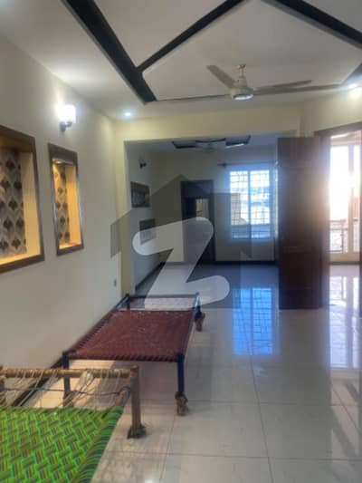 کالٹکس روڈ راولپنڈی میں 4 کمروں کا 6 مرلہ مکان 1.85 کروڑ میں برائے فروخت۔