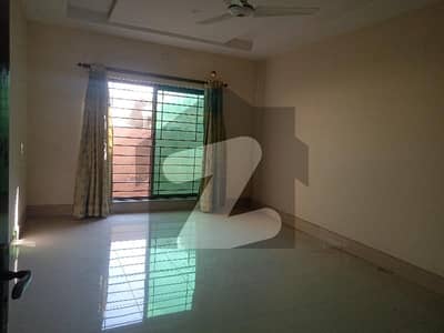1 kanal house available for rent