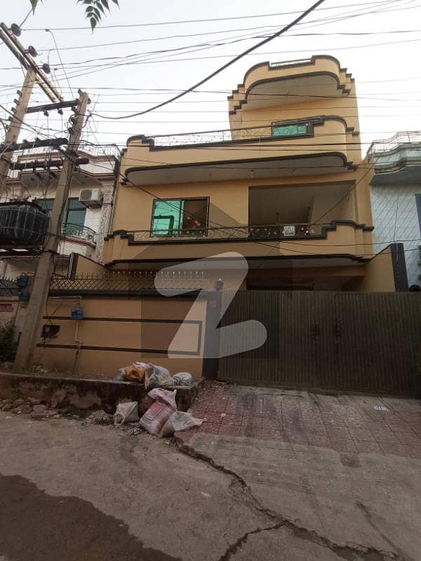 ائیرپورٹ ہاؤسنگ سوسائٹی راولپنڈی میں 5 کمروں کا 8 مرلہ مکان 2.85 کروڑ میں برائے فروخت۔