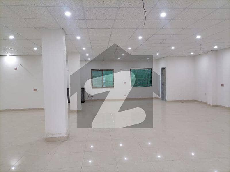 گلبرگ لاہور میں 3 کمروں کا 13 مرلہ دفتر 6.0 لاکھ میں کرایہ پر دستیاب ہے۔