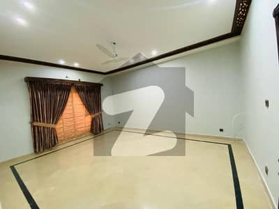 1 Kanal House Available For Rent