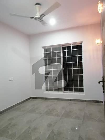 Pcsir Ph2 10 Marla Full House For Rent 5 Bedroom And Washrooms Tv Long Kitchen Gas Available