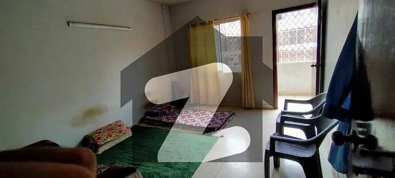 طارق روڈ کراچی میں 3 کمروں کا 6 مرلہ فلیٹ 1.4 کروڑ میں برائے فروخت۔