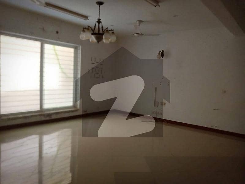 E-11/3 1 Kanal Upper Portion 3 Beds DD TV Lounge For Rent