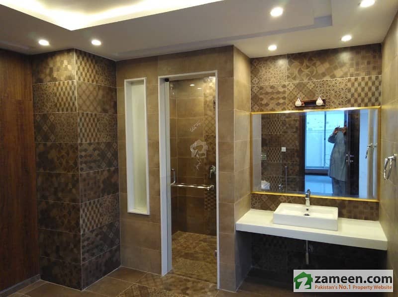 ماڈل ٹاؤن لاہور میں 7 کمروں کا 2.35 کنال مکان 23 کروڑ میں برائے فروخت۔