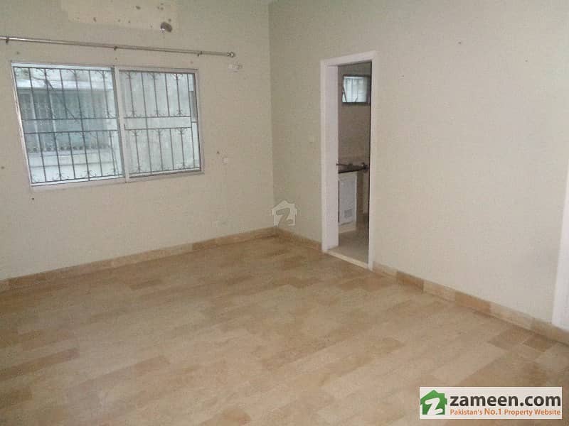 3 Bed Dd Apartment In Askari 2 On 2300 Sq Ft For Rent