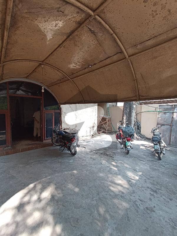 کینٹ لاہور میں 3 کمروں کا 12 مرلہ مکان 1.45 لاکھ میں کرایہ پر دستیاب ہے۔