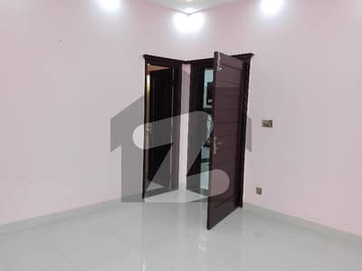 10 Marla Lower Portion For rent In Mustafa Town