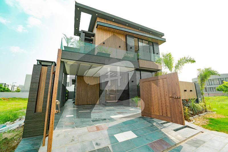 Hot Location10 Marla Most Beautiful Design House For Sale