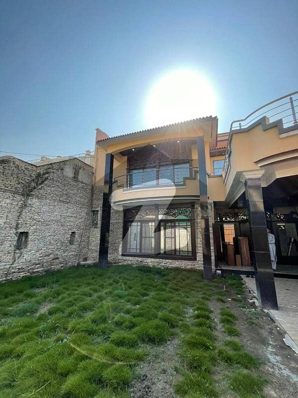 ورسک روڈ پشاور میں 7 کمروں کا 14 مرلہ مکان 5.2 کروڑ میں برائے فروخت۔