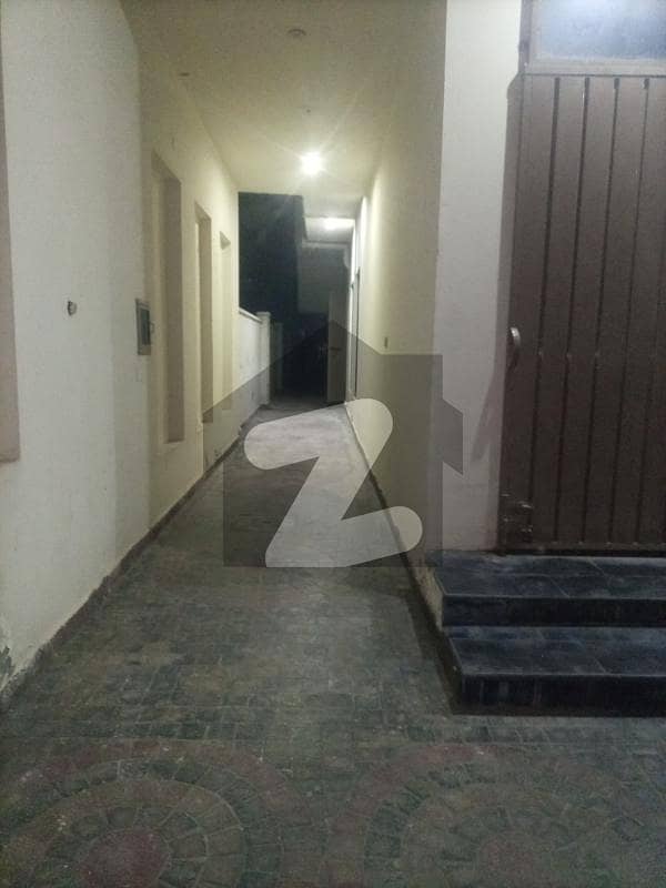 جوہر ٹاؤن فیز 1 جوہر ٹاؤن,لاہور میں 2 کمروں کا 5 مرلہ فلیٹ 68.0 ہزار میں کرایہ پر دستیاب ہے۔